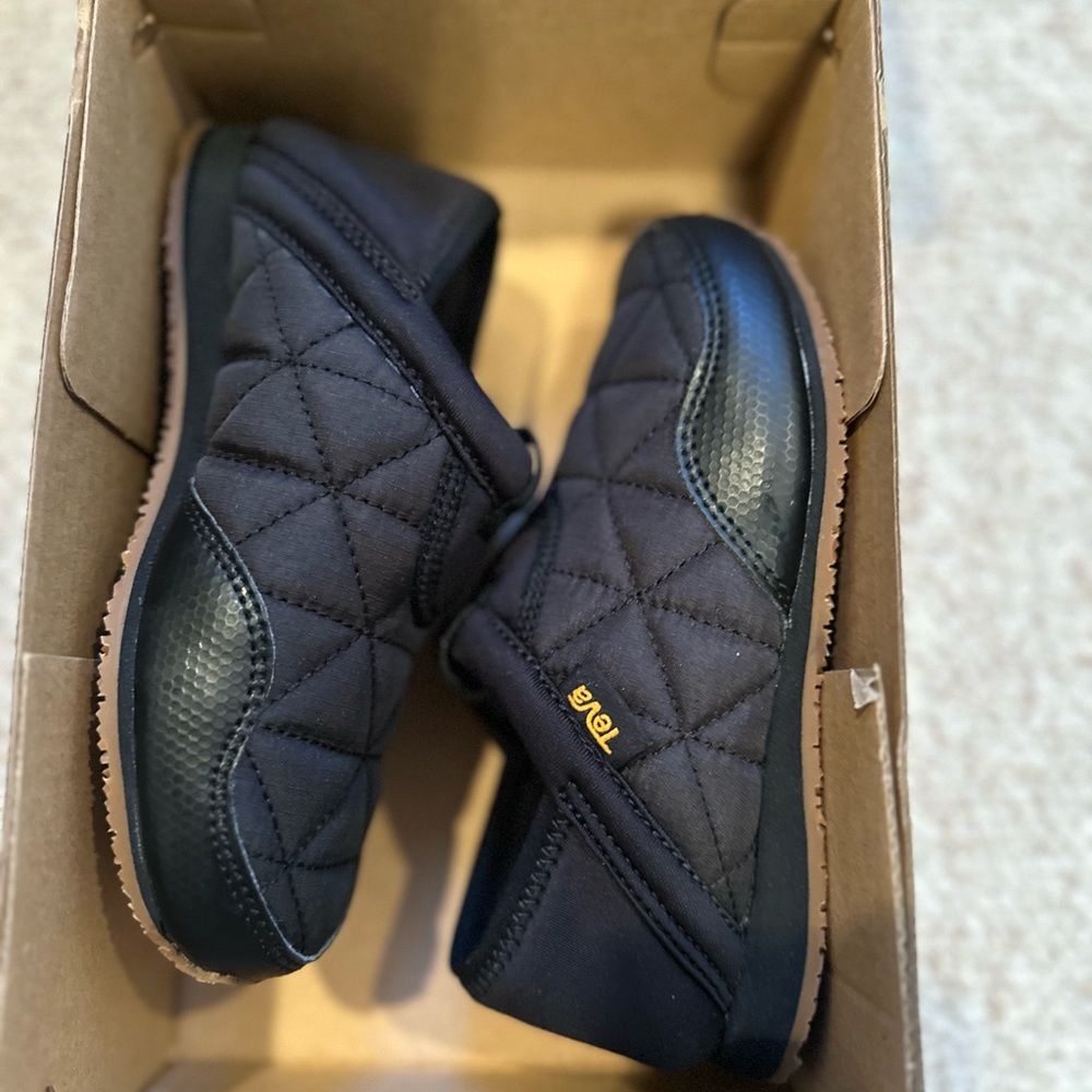 Teva slip on shoe New in box size 12